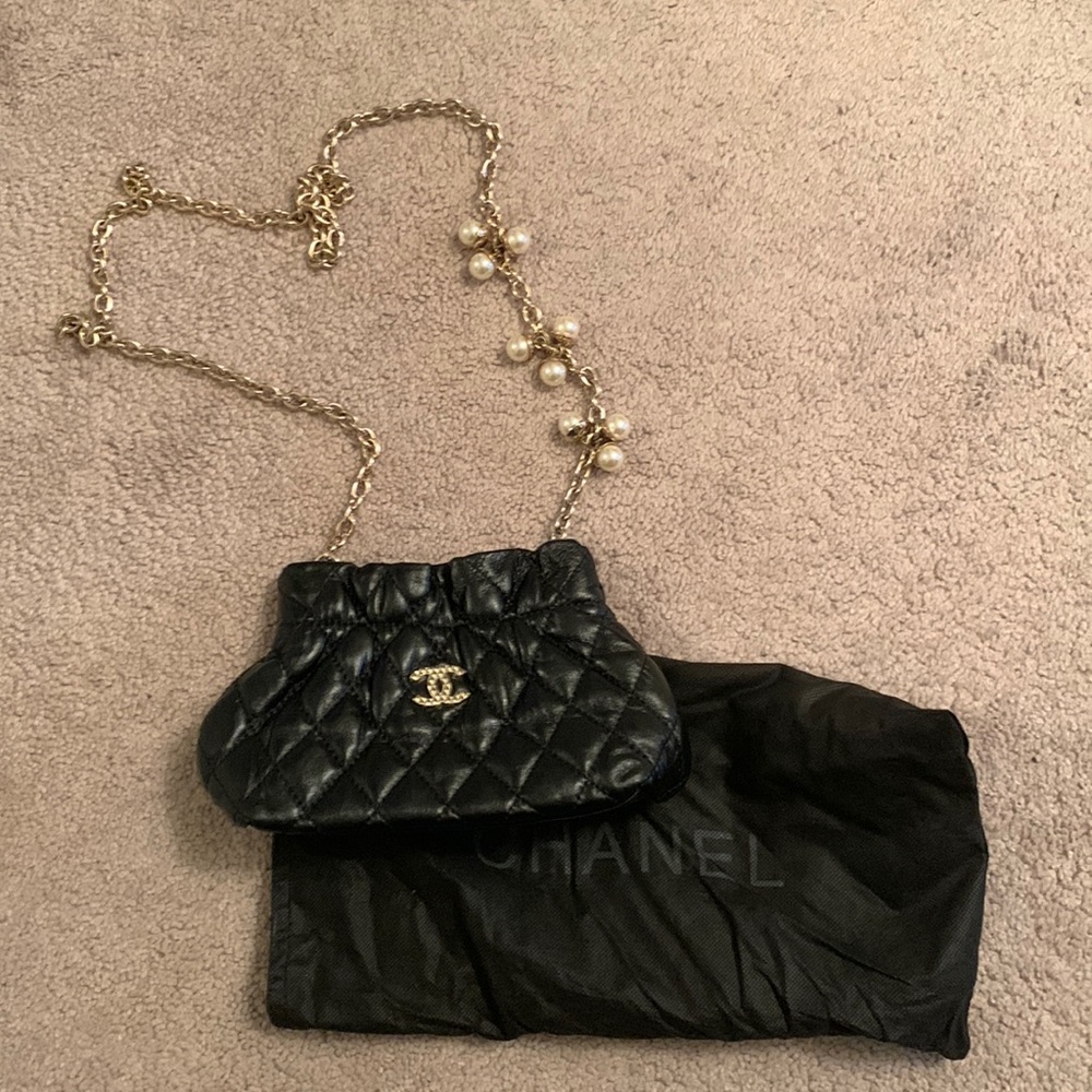 Mini inspired crossbody chain bag w faux pearls
